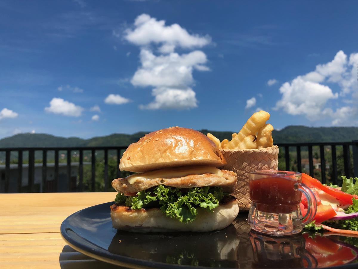 Gamers Paradise Hotel 查龙 外观 照片