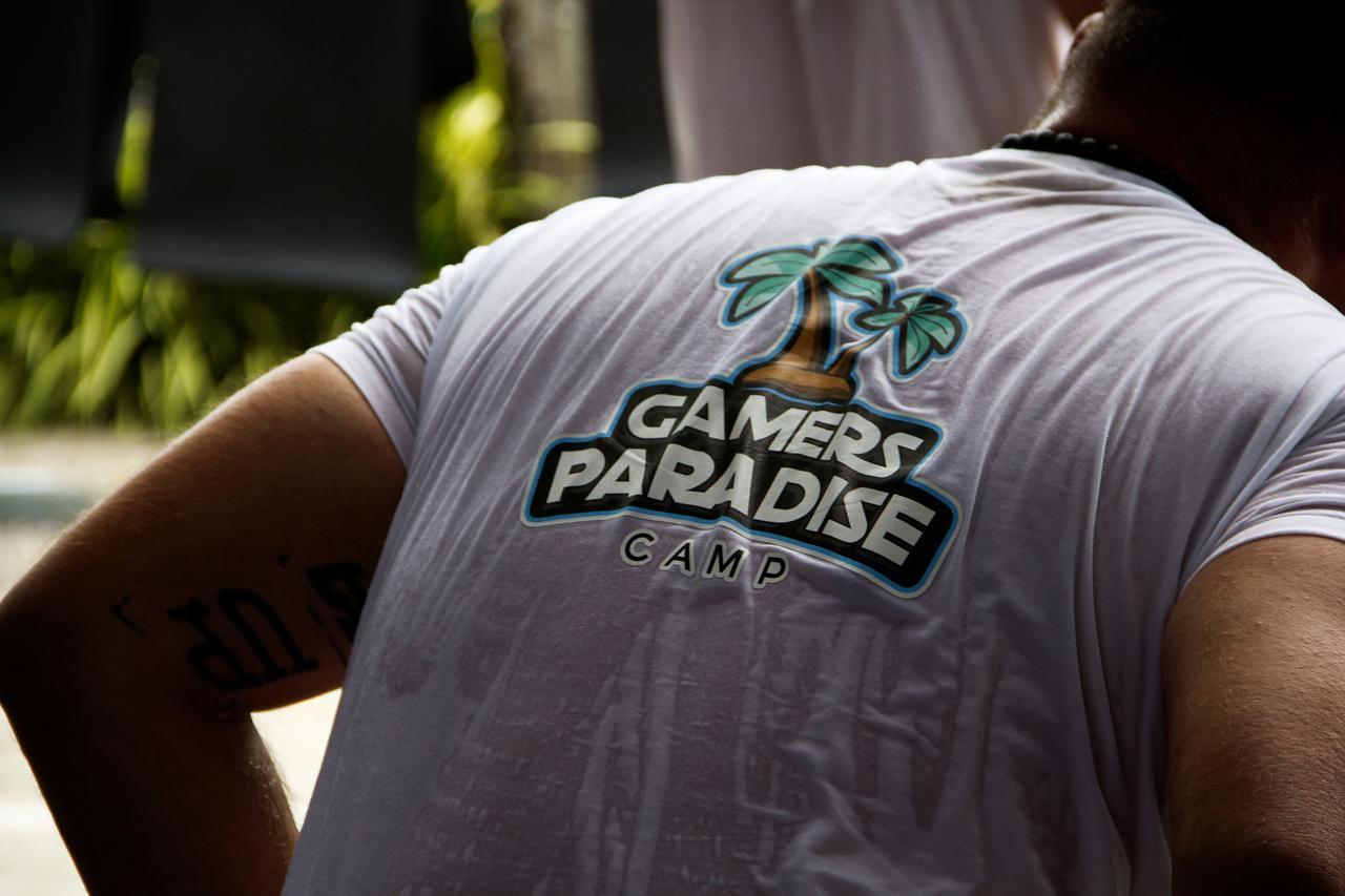 Gamers Paradise Hotel 查龙 外观 照片