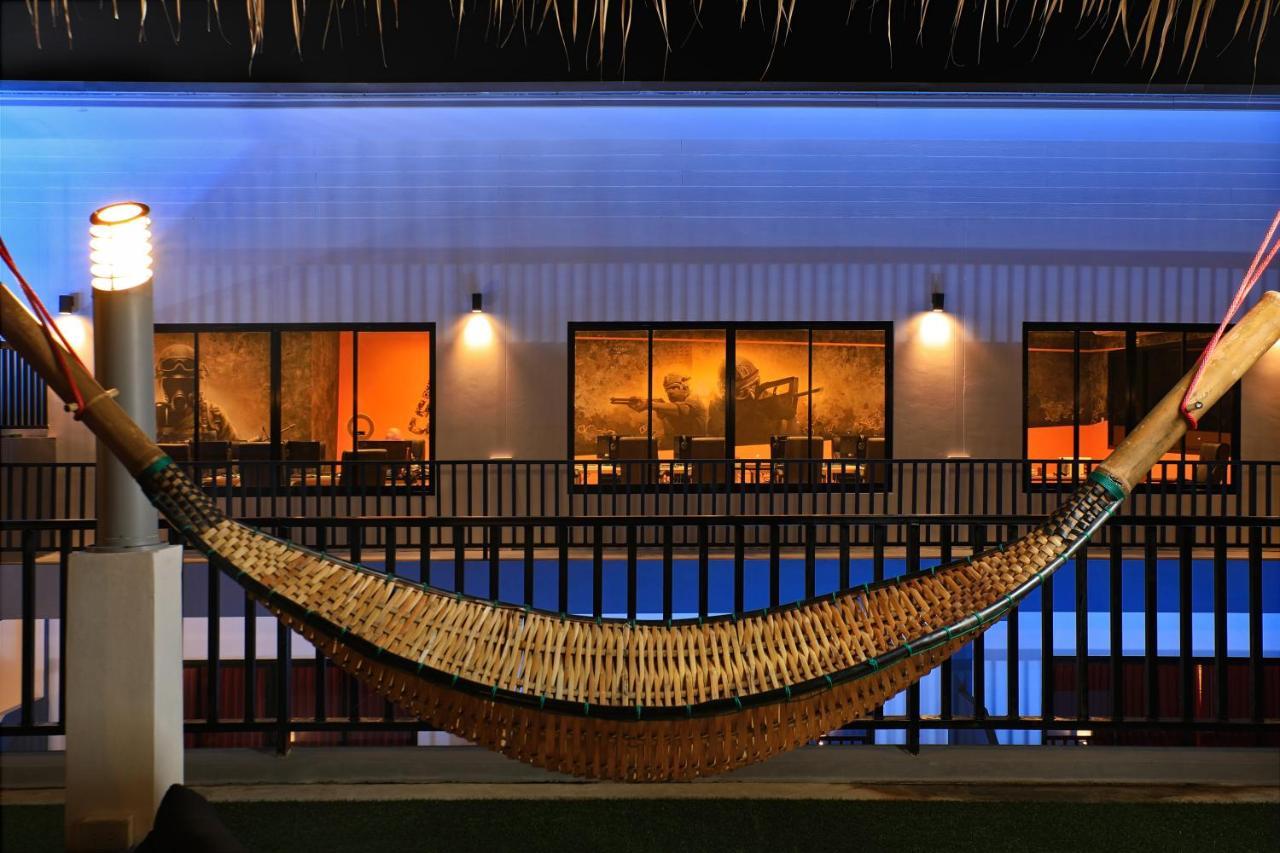 Gamers Paradise Hotel 查龙 外观 照片