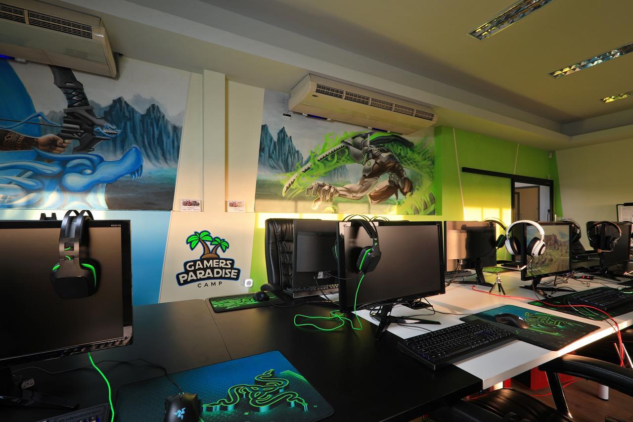 Gamers Paradise Hotel 查龙 外观 照片